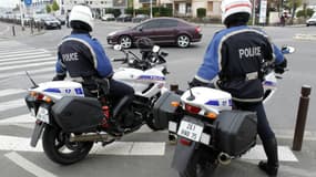 Policiers à moto dans la région parisienne