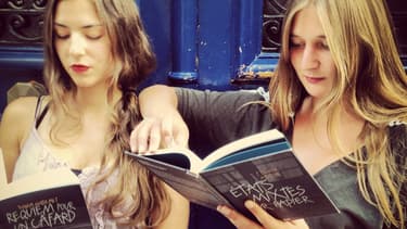 Vanessa Gustaw, 27 ans, et Ornella Caddoux, 24 ans, dirigent la maison d'édition Bleu pétrole, qui a publié à ce jour trois livres.