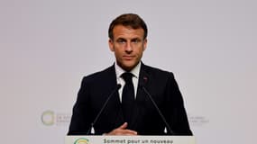 Emmanuel Macron lors de son discours d'ouverture du Sommet pour un nouveau pacte financier, au Palais Brogniart à Paris le 22 juin 2023
