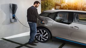 Afin de doper l'achat de véhicules électriques le gouvernement va imposer l'installation de prises domestiques. (image d'illustration)