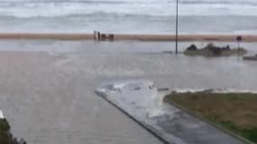 La mer inonde des rues de Narbonne (Aude) - Témoins BFMTV