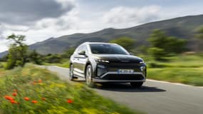 Le Skoda Enyaq 85 Plus, 100% électrique, en "Vert Olive".