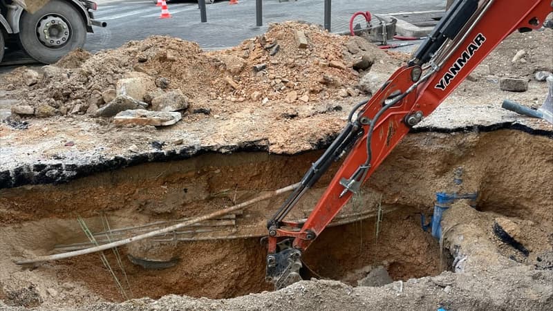 La chaussée s'est affaissé rue de la République à Marseille ce jeudi 28 juillet 2022.