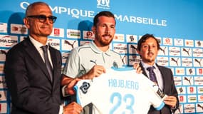 Fabrizio RAVANELLI, Pierre-Emile HOJBJERG et Pablo LONGORIA lors de la présentation du milieu danois, le 12/08/2024