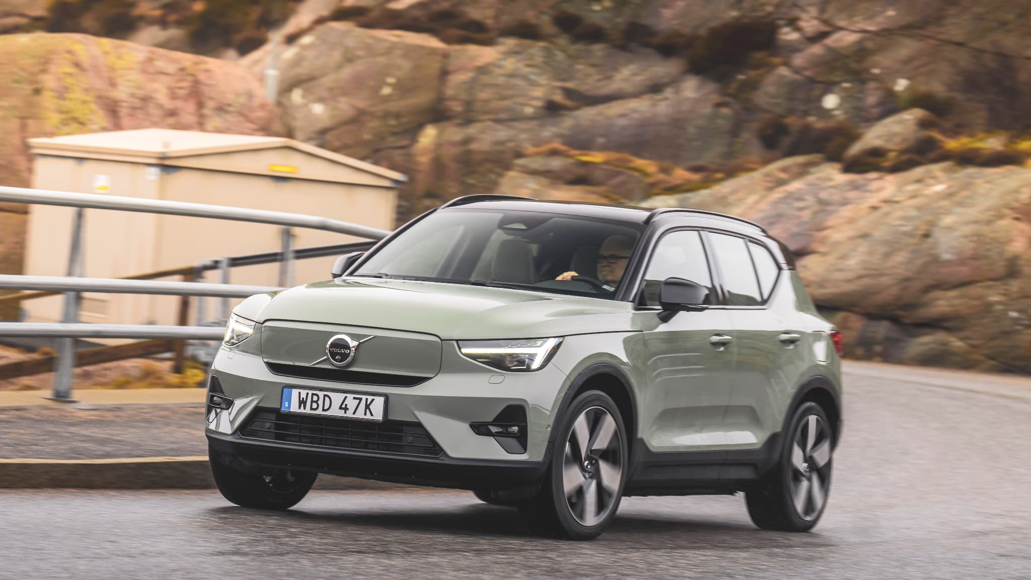 Le Volvo XC40 proposé ici dans sa version hybride rechargeable.