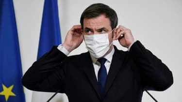 Le ministre de la Saté Olivier Véran lors d'une conférence de presse le 26 janvier à Paris