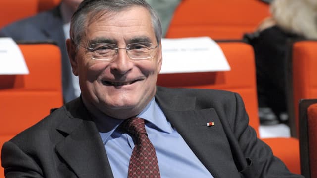 Jean-Louis Beffa, proche de François Hollande mais aussi d'Arnaud Montebourg, regrette que le gouvernement refuse d'expérimenter les techniques permettant d'exploiter le gaz de schiste.