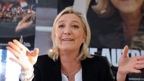 Marine Le Pen  à Sablé-sur-Sarthe lors d'une conférence de presse le 10 février. La présidente du FN enchaîne les déplacements en vue des élections européennes.