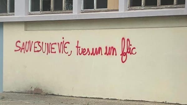Des messages hostiles à la police tagués sur des murs à Ivry-sur-Seine. Des messages hostiles à la police tagués sur des murs à Ivry-sur-Seine.
