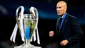 Zinedine Zidane avec le trophée de la Ligue des champions en mai 2018