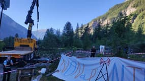 Les ouvriers sont revenus jeudi matin pour installer l'antenne-relais.