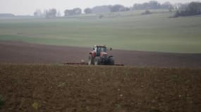 Les agriculteurs sont nettement plus nombreux (36%) que l'ensemble des Français (24%) à se dire enclins à voter Marine Le Pen en 2017