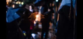 Un veillée à Vancouver en hommage aux victimes des attentats de Paris - Témoins BFMTV