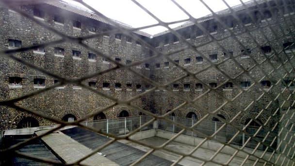 Le prisonnier avait déjà été violent avec le personnel pénitentiaire.