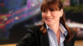 Carla Bruni-Sarkozy voyage gratuitement sur Air France. Des privilèges d'un autre temps, selon un syndicat de la compagnie.