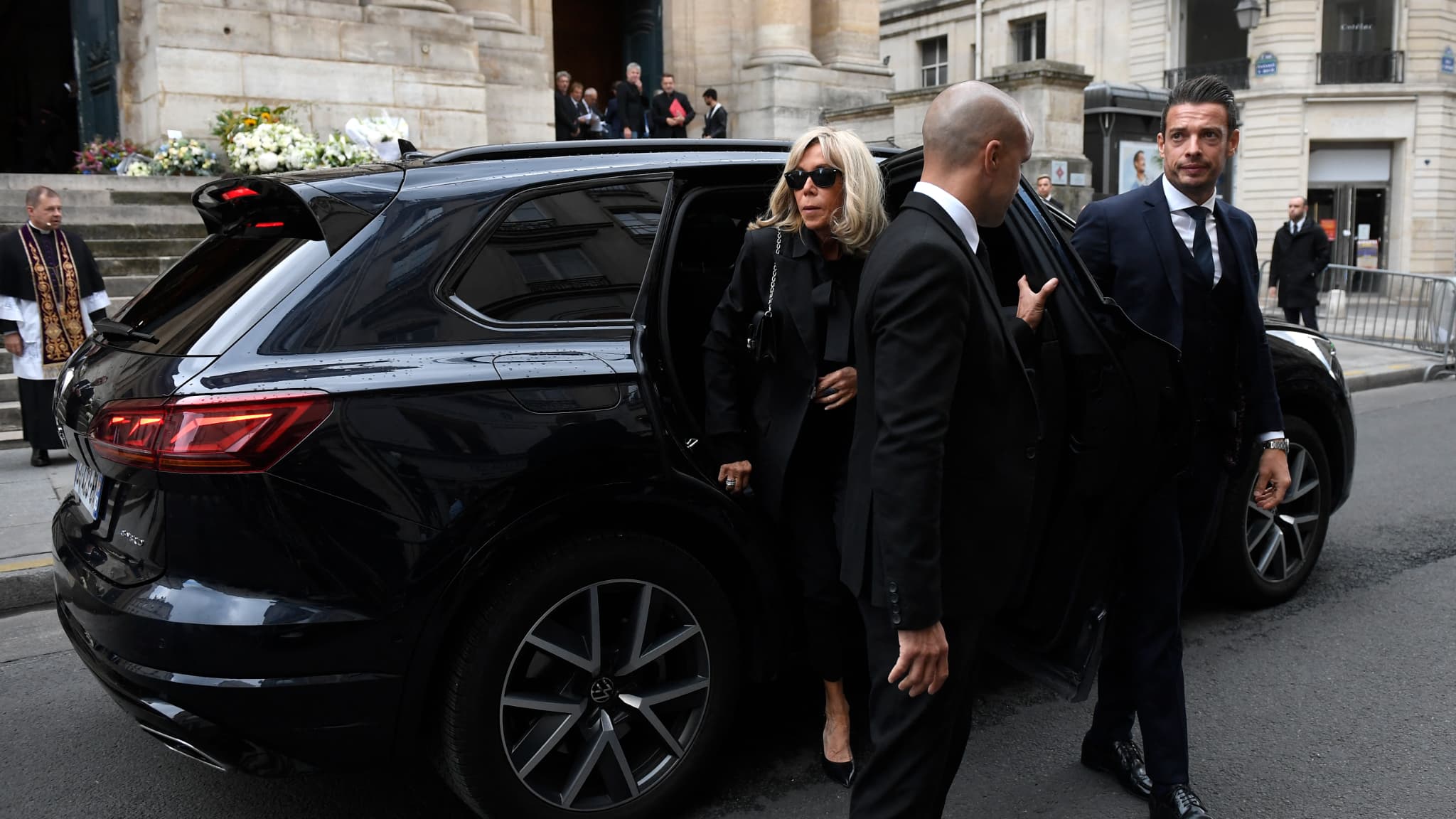 Brigitte Macron arrive aux obsèques de Jane Birkin, le 24 juillet 2023 à l'église Saint-Roch (Paris Ier)