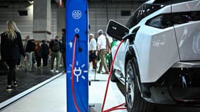 Une borne de recharge électrique de Totalenergies exposée au Mondial de l'Automobile de Paris, le 16 octobre 2024.