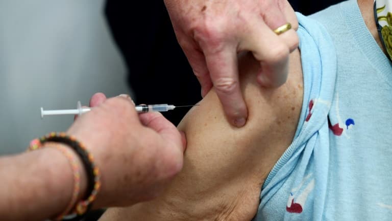 Vingt millions de personnes ont reçu leur première dose de vaccin contre le Covid-19 en France, a annoncé samedi Emmanuel Macron