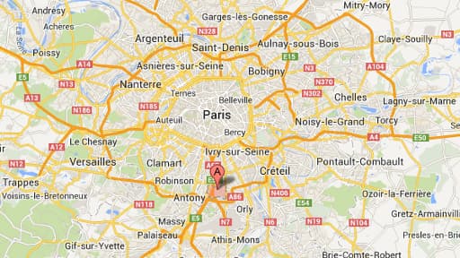 Un homme s'est présenté peu dans le commissariat de Chevilly-Larue armé d'une hache, et a été neutralisé par un policier.