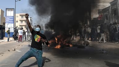 Scènes de protestation de l'opposition dans les rues de Dakar, au Sénégal, le 4 février 2024.