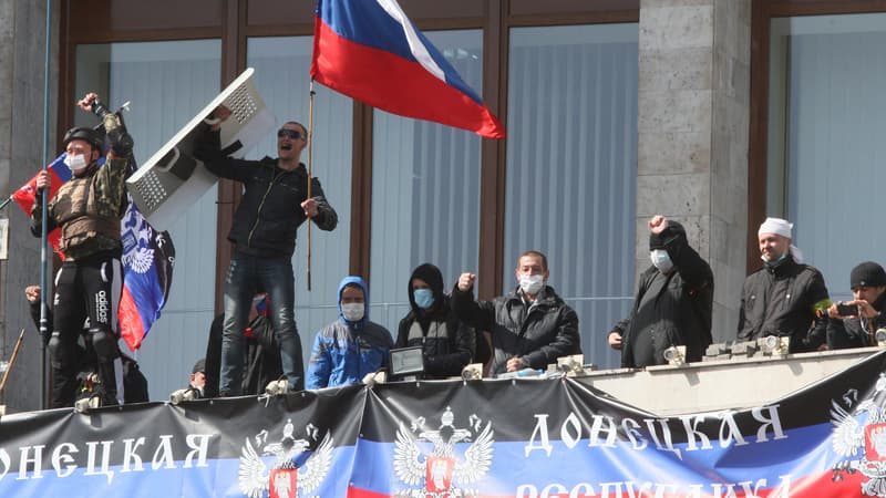 Des activistes pro-russe à Donetsk le 7 avril 2014.