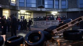 Photo d'archives d'un rassemblement de gardiens devant la prison de Fleury-Mérogis le 22 janvier 2018