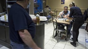 Dans la salle de restaurant du routier "L'Escale Village" à Déols (Indre), le 9 novembre 2020