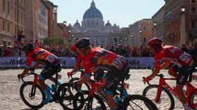 Le Giro devant le Vatican en 2023