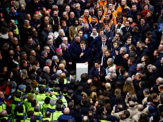 Emmanuel Macron s'adresse aux artisans et ouvriers qui ont participé au chantier de restauration de Notre-Dame, le 29 novembre 2024