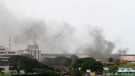 Les combats se sont poursuivis samedi dans Abidjan où les Forces républicaines d'Alassane Ouattara (FCRI) tentent de déloger depuis jeudi les soldats restés fidèles à Laurent Gbagbo. /Photo prise le 2 avril 2011/REUTERS/Luc Gnago