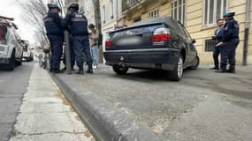 À Marseille, les agents luttent contre les voitures qui sont mal stationnées. 