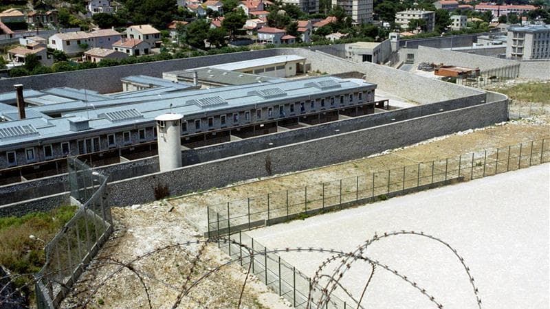 Prison des Baumettes, à Marseille. Une centaine d'agents pénitentiaires de la région Provence-Alpes-Côte d'Azur ont manifesté vendredi à Marseille pour demander du personnel supplémentaire après la publication d'un rapport accablant sur l'état de la priso