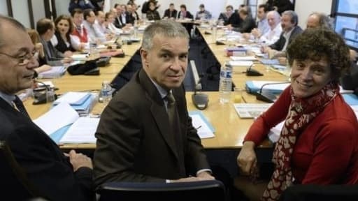 Patrick Bernasconi (au centre), a déclaré à l'AFP que le Medef retirerait sa signature de l'accord sur l'emploi si les députés présentaient une loi Florange.