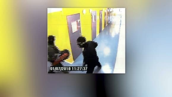 Des images de vidéosurveillance du centre pénitentaire de Réau.