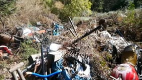 Sur les rives de l'Estéron, plusieurs épaves de voitures ou des objets divers jonchent la rivière au grand désespoir des riverains.