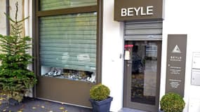 La bijouterie braquée par Fetihé M était toujours sous scellés vendredi.