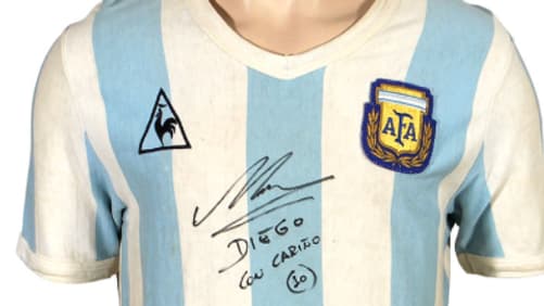 Le premier maillot que Maradona a porté dans une Coupe du monde, mis aux enchères Le premier maillot que Maradona a porté dans une Coupe du monde, mis aux enchères