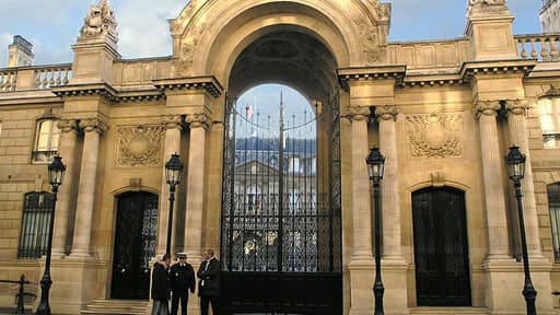 Au fil des mandats, les présidents de la 5e République ont tissé une tradition d'opacité sur leur état de santé.