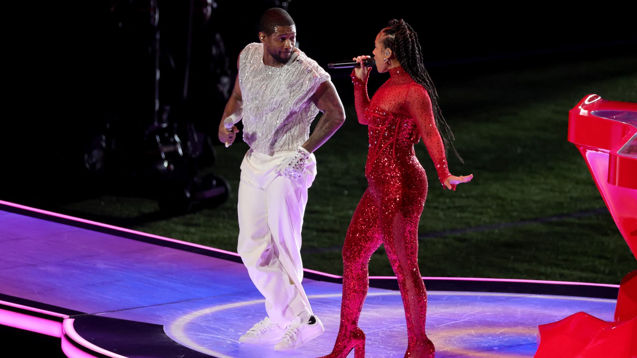 Usher Et Alicia Keys Lors Du Concert De La Mi Temps Du Super Bowl Le 12 02 2024 1803899 