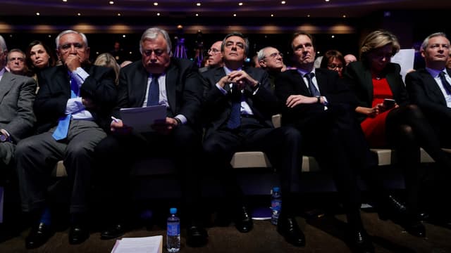 François Fillon et ses proches lors du Conseil national du parti "Les Républicains".