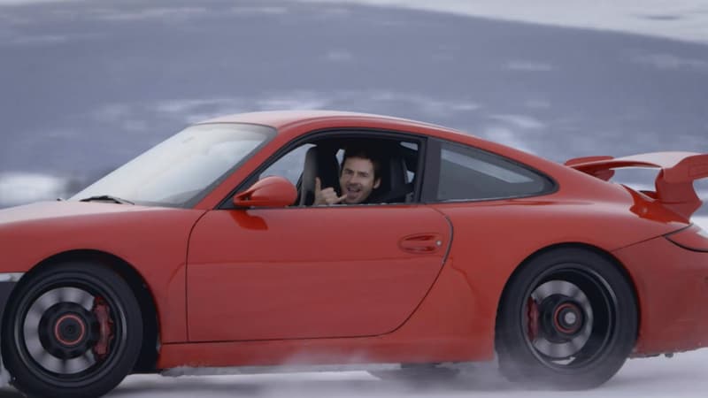 Bruce Jouanny a relevé le défi lancé par Bader Benlekehal et de l'équipe de High Side: affronter une moto sur circuit glacé, mais au volant d'une Porsche 911 GT3.