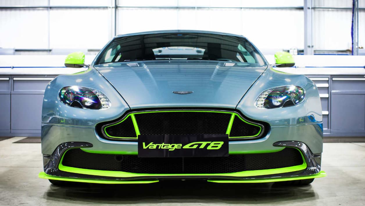 La Vantage GT8 ne sera produite qu'à 150 exemplaires, prenant modèle sur la GT12, produite à seulement 100 exemplaires. La Vantage GT8 ne sera produite qu'à 150 exemplaires, prenant modèle sur la GT12, produite à seulement 100 exemplaires.