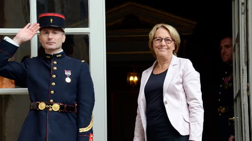 La ministre de la Réforme de l'Etat, de la Décentralisation et de la Fonction publique Marylise Lebranchu sur le perron de l'Elysée en 2013