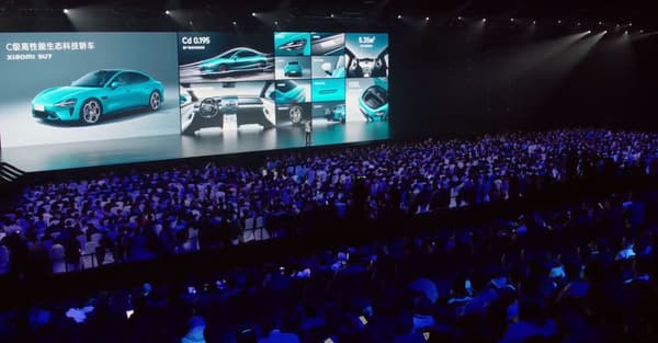 C'est devant une salle comble que Xiaomi a dévoilé sa première voiture électrique.