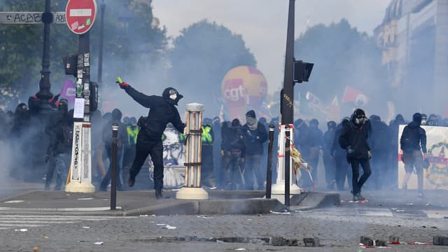 Des violences ont éclaté en marge du défilé du 1er Mai, à Paris.