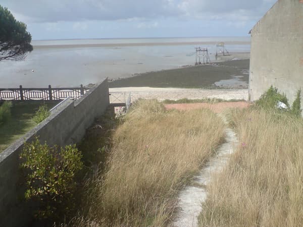 La vue depuis la maison de Fouras, où Marc Leveillé a vécu au début des années 2000. La vue depuis la maison de Fouras, où Marc Leveillé a vécu au début des années 2000.