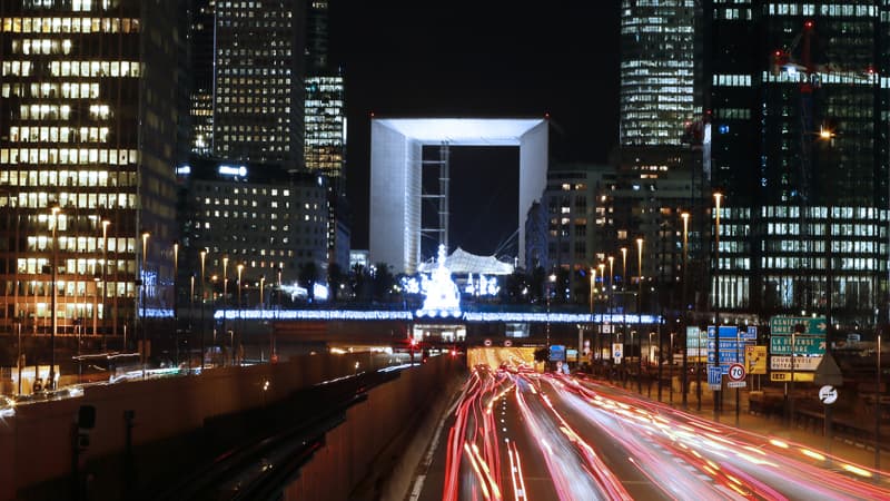 La Défense, dont les bureaux devront être éteints à partir de cette nuit du lundi au mardi.