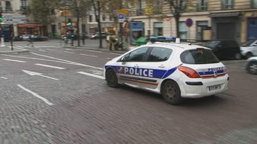 La police peine à mettre la main sur le tireur de Paris, en fuite depuis vendredi.