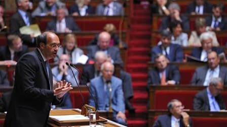 Le ministre du Travail Eric Woerth devant les députés mercredi, lors de l'examen du texte sur la réforme des retraites. Les députés se préparent à adopter la mesure phare de ce projet de loi, le report de 60 à 62 ans de l'âge légal de départ, malgré l'opp