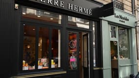 Le café Pierre Hermé à Paris.